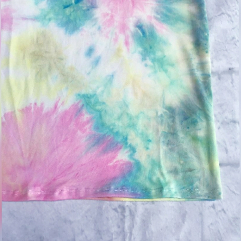 Tie-Dye Biker Shorts and Short Sleeves Top - Picture 6 of 8